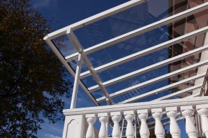 Aluminiumterrassendach Elegant-Line mit durchgehenden Glasscheiben