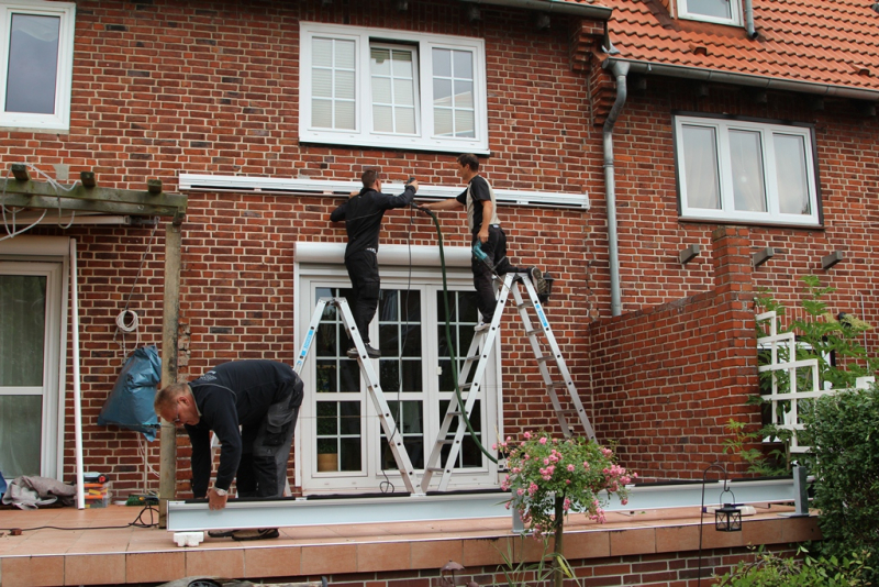 Montage einer Terrassenüberdachung in Kiel