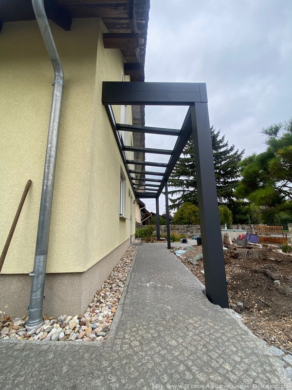 Terrassendach Cubic-Line als Eingangsüberdachung in Brieselang 2