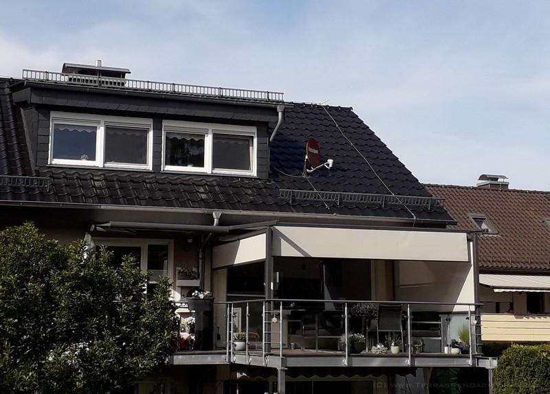 Erhardt Pergolamarkise PM21 mit Variovolant und Senkrechtmarkise Z-R90SH in Barntrup 1